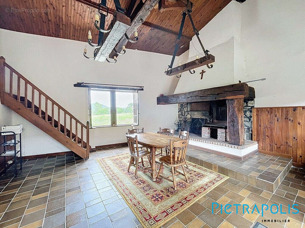 Salon séjour  - Maison à BRULLIOLES