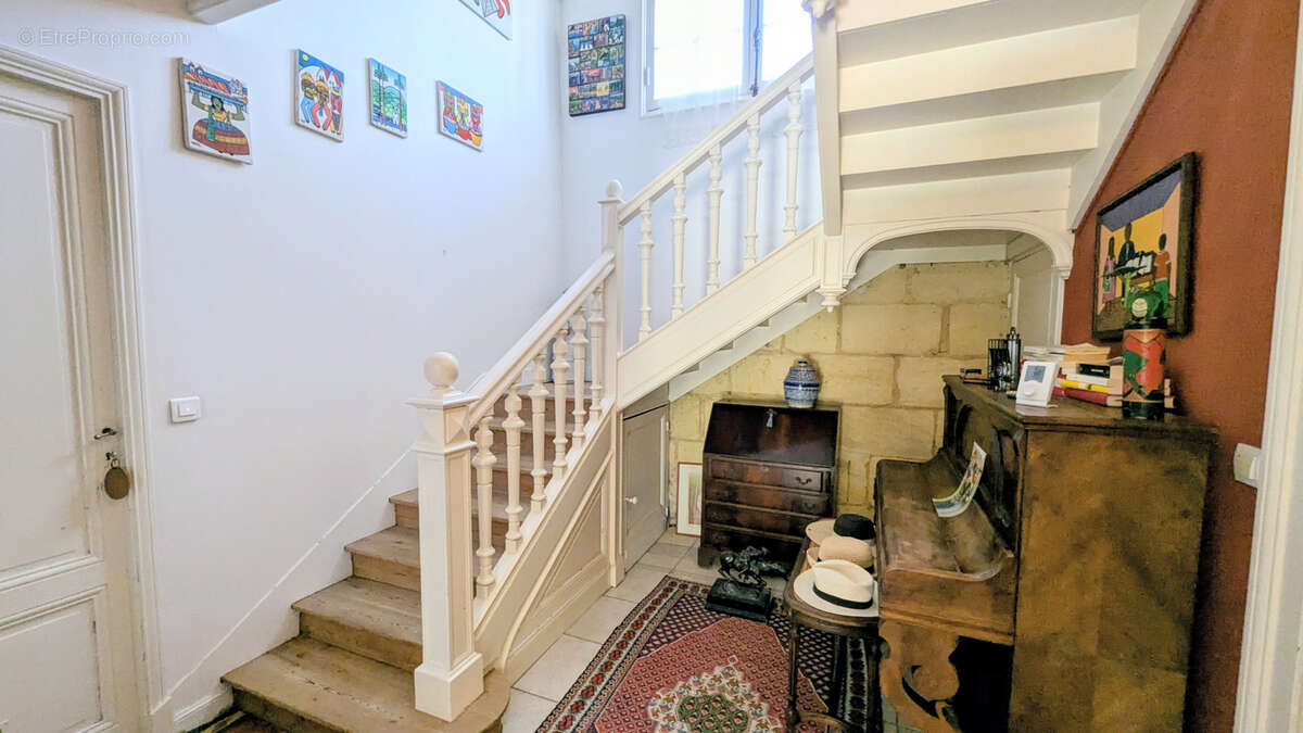 Maison à SAINT-CAPRAIS-DE-BORDEAUX