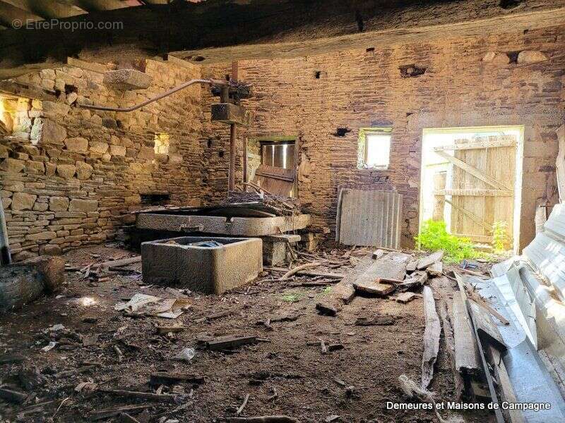 Maison à SAINT-POIS