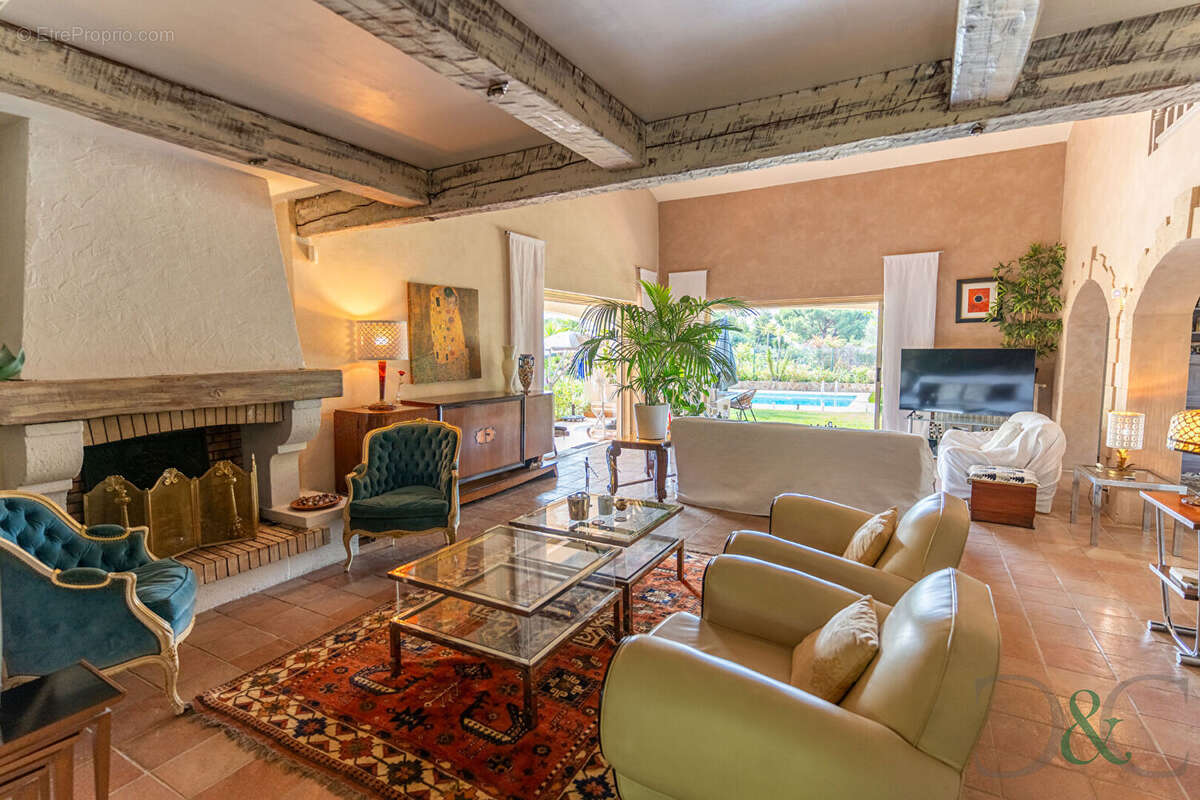 Maison à LA LONDE-LES-MAURES