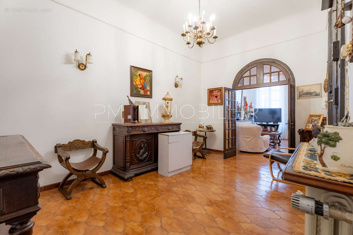 Appartement à MARSEILLE-1E