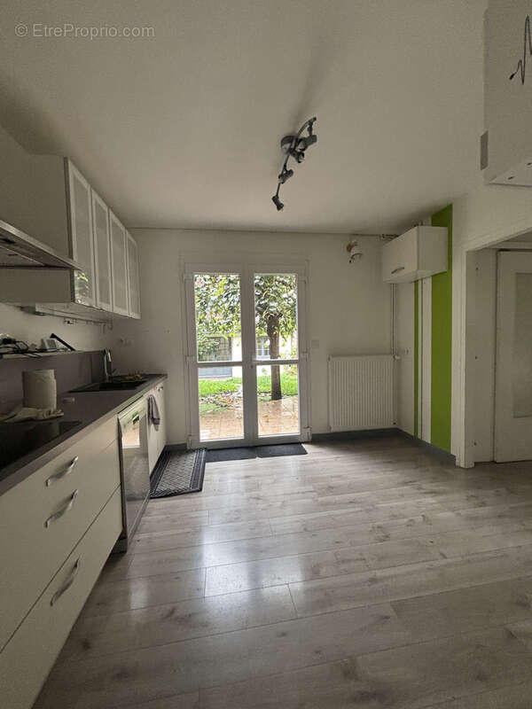 CHATILLON SUR SEINE : proche du centre ville ,maison rénovée de 120 m2 avec grange de 100m2 et cour - photo 6