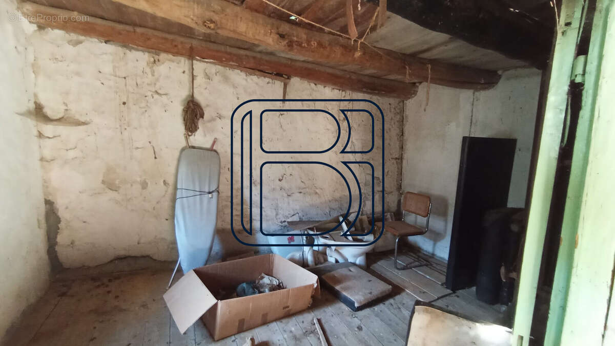 Maison à SAINT-GERVAIS-SOUS-MEYMONT