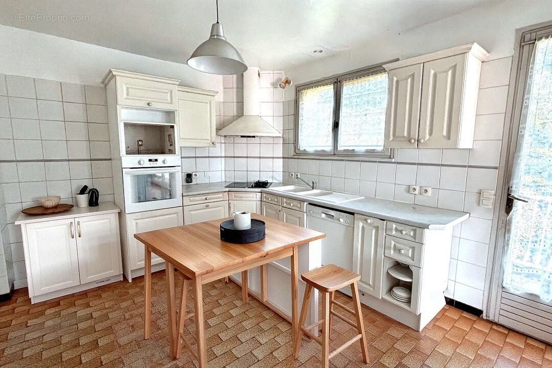 Maison à MONTELEGER