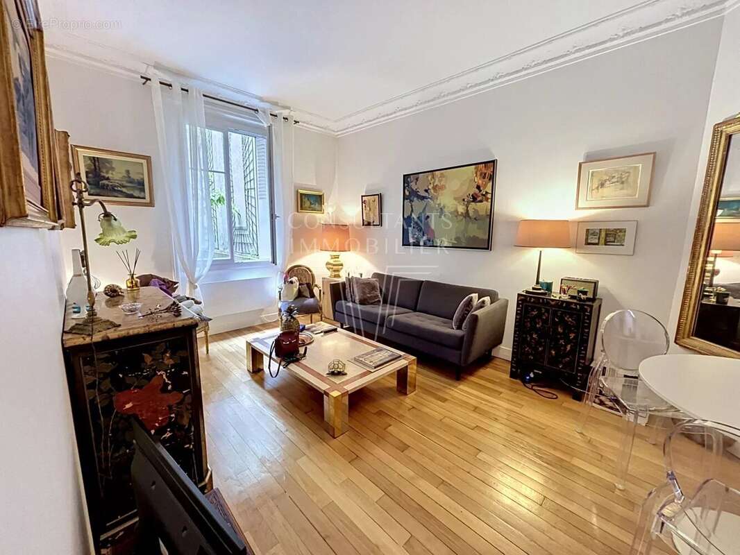 Appartement à PARIS-17E