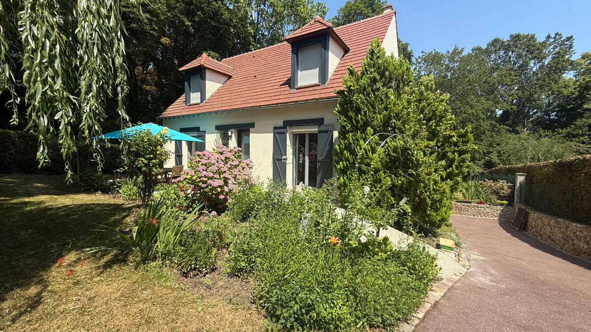 Maison à LE COUDRAY-MONTCEAUX