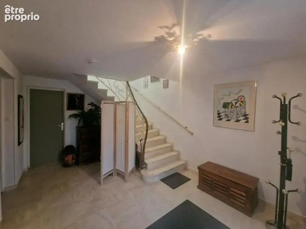 Ormesson sur Marne : maison familiale 184 m², 5 chambres, jardin et garage, proche commerces - photo 3