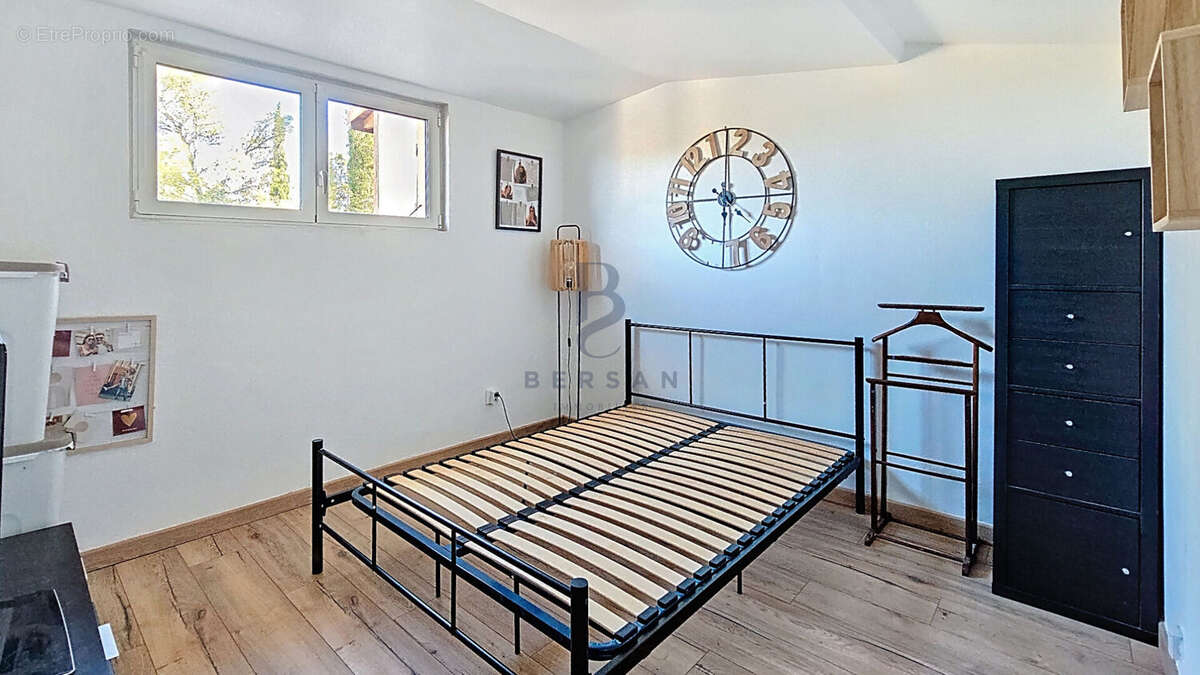 ** vendu par votre agence bersan immobilier**  villa avec piscine quartier tour de mare fréjus, rénovée avec goût - photo 17