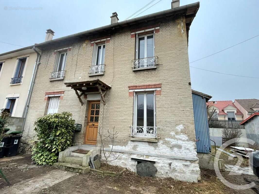 Maison à SAINT-MAUR-DES-FOSSES