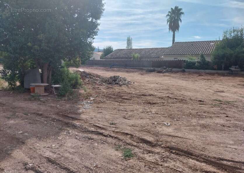 Terrain à CARNOULES