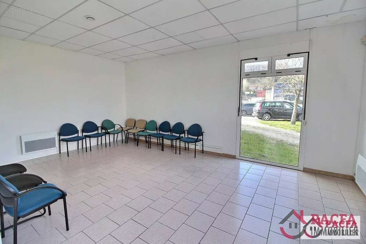 Espace Commercial Moderne à Saïx - photo 7