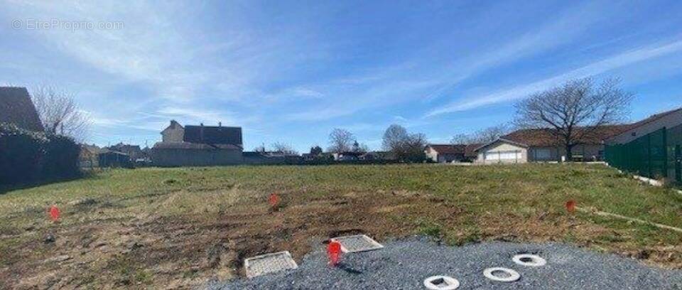 Terrain à MEZIDON-CANON