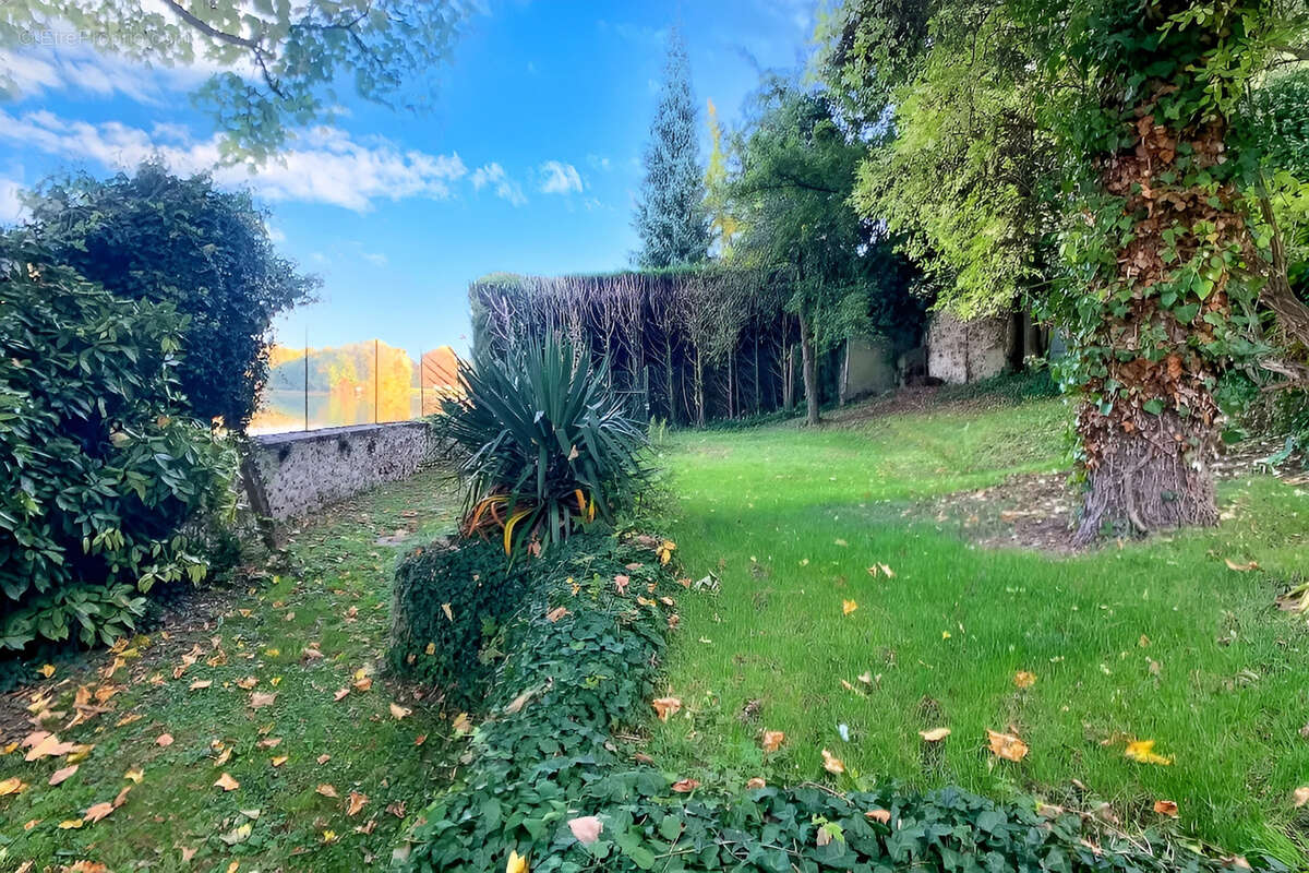 Maison à SAINT-JEAN-LES-DEUX-JUMEAUX