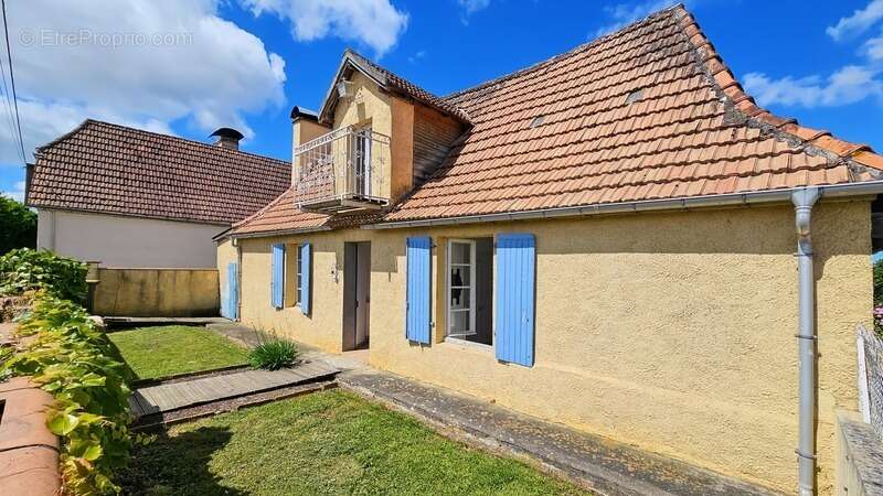Maison à LEMBEYE