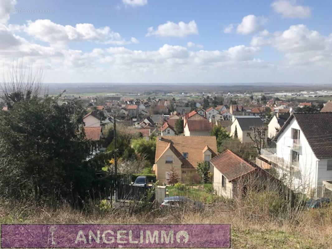 Terrain à MONTIGNY-LES-CORMEILLES