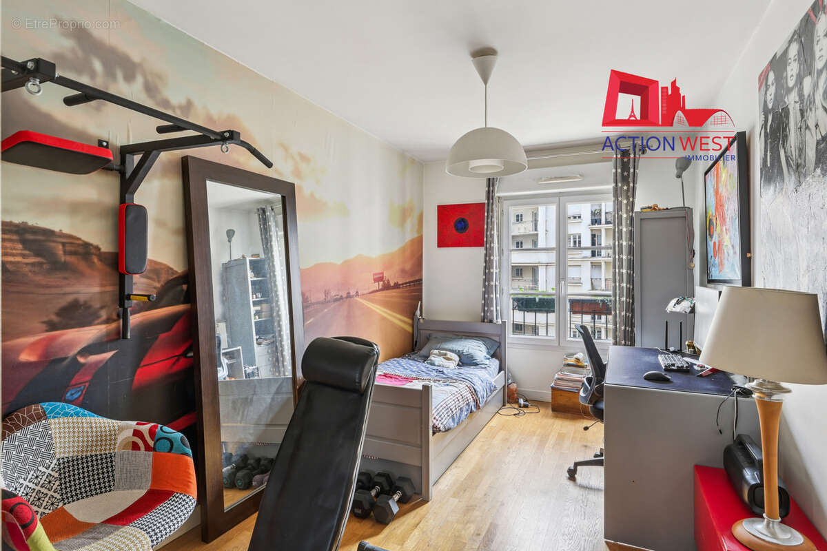 Appartement à COURBEVOIE