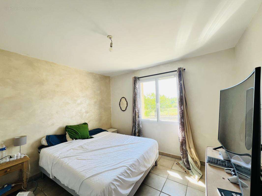 Maison 130 m² à Taponnat-Fleurignac  - photo 7