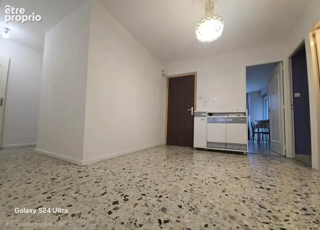 Saint Etienne – F5 110 m² au 10ᵉ et dernier étage – Garage - photo 5