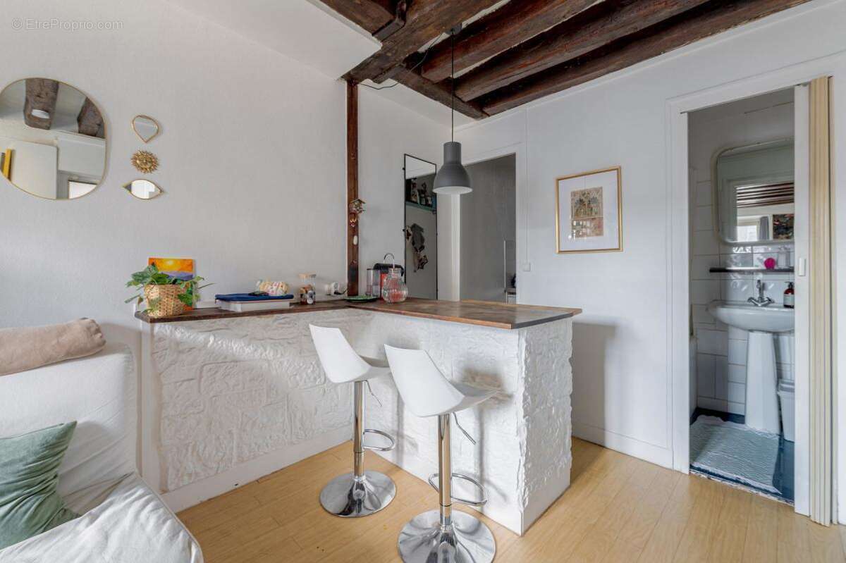 Appartement à PARIS-1E