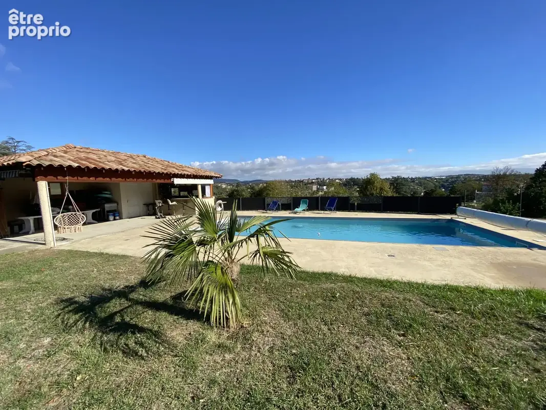Sur les hauteurs d'Annonay, coquette maison en pierres avec vue et espace piscine. - photo 2