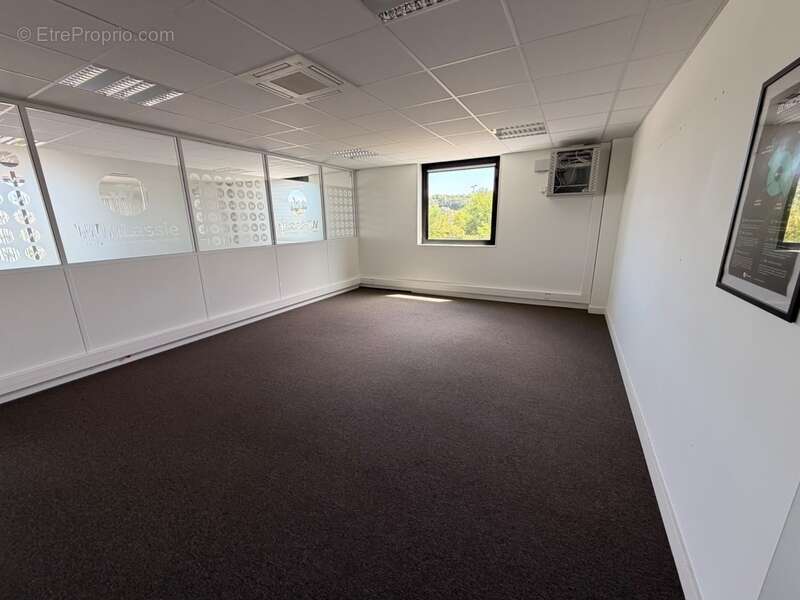 bureaux à vendre CHAPONOST (69) magnifique plateau de 160m2 dans l'immeuble LW1, face à la gare de Chaponost - photo 8