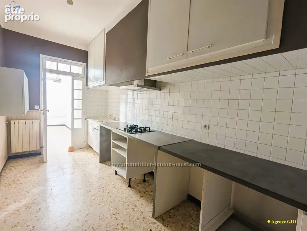 Toulon ouest - maison individuelle de 149 m² - deux appartements - terrain  421 m² - photo 4