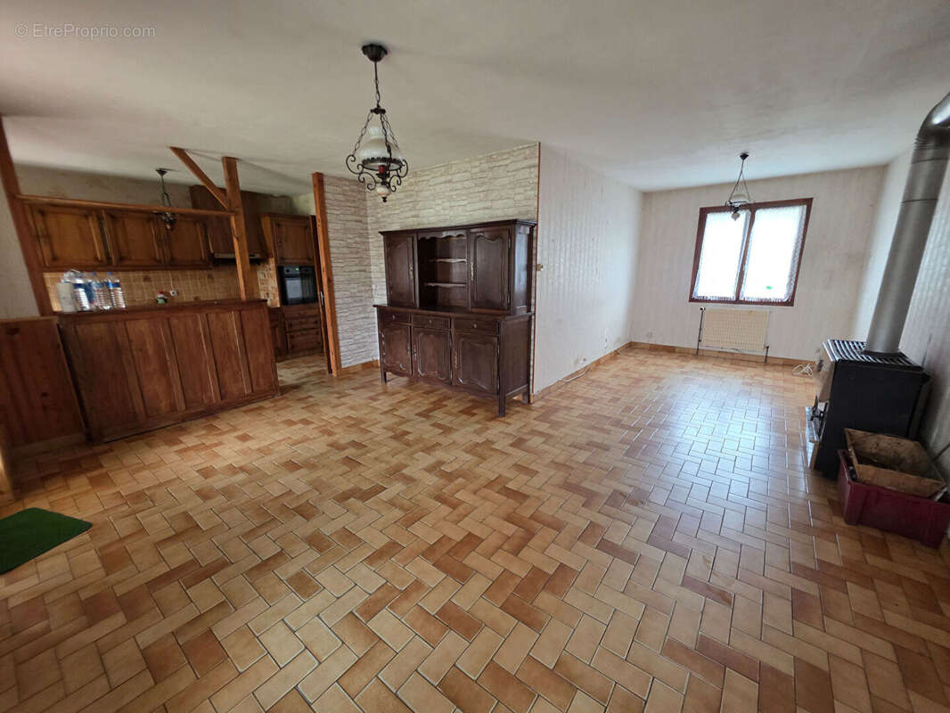 Maison à YZEURES-SUR-CREUSE