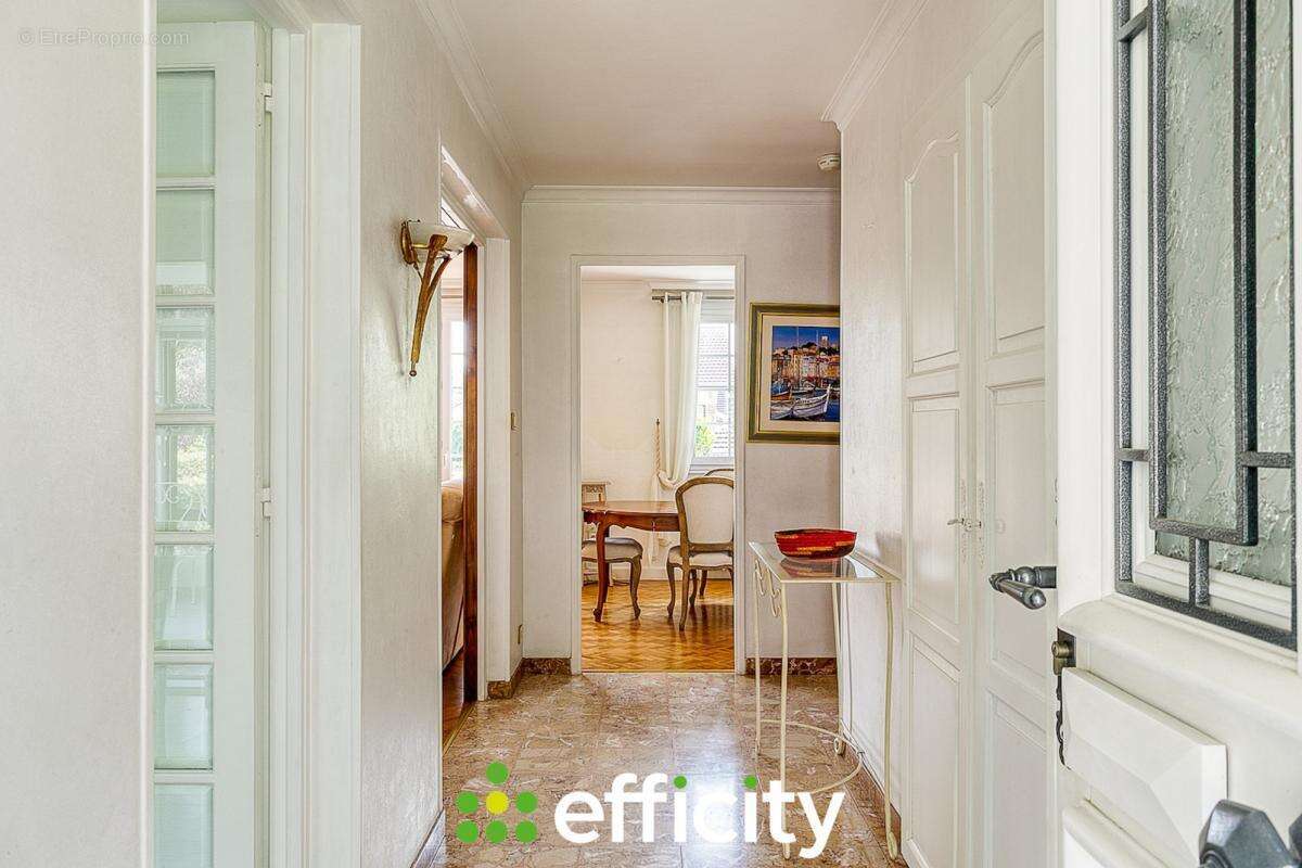 Maison à NIVOLAS-VERMELLE