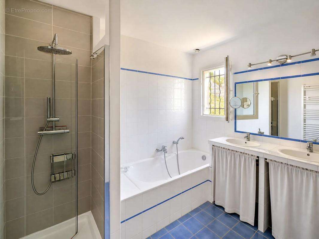 Maison 142 m² avec piscine et vue exceptionnelle à Bevons - photo 9
