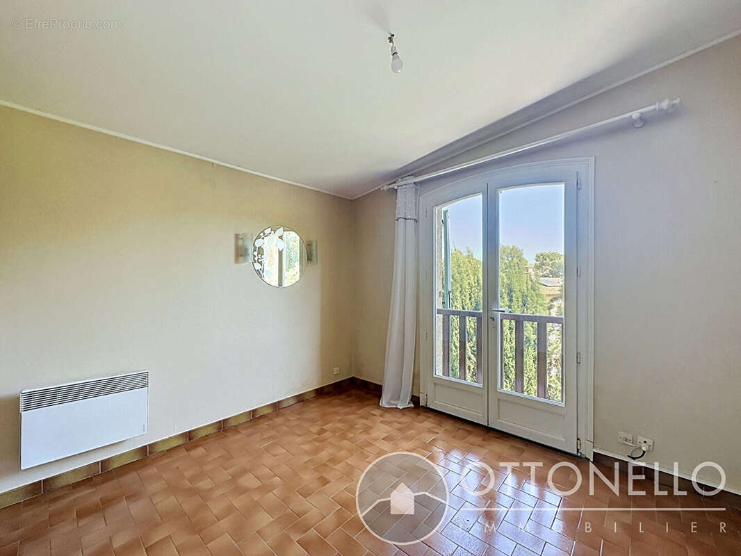 Maison à ROQUEBRUNE-SUR-ARGENS