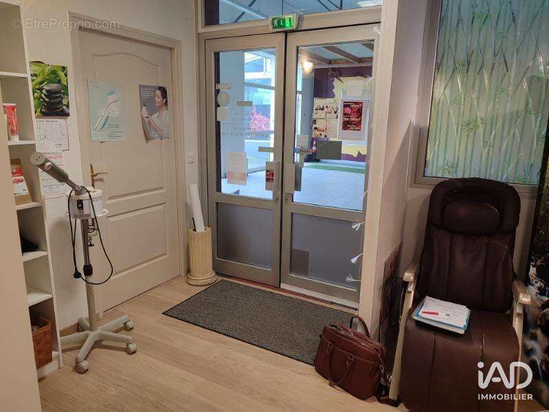 Photo 2 - Commerce à AMILLY