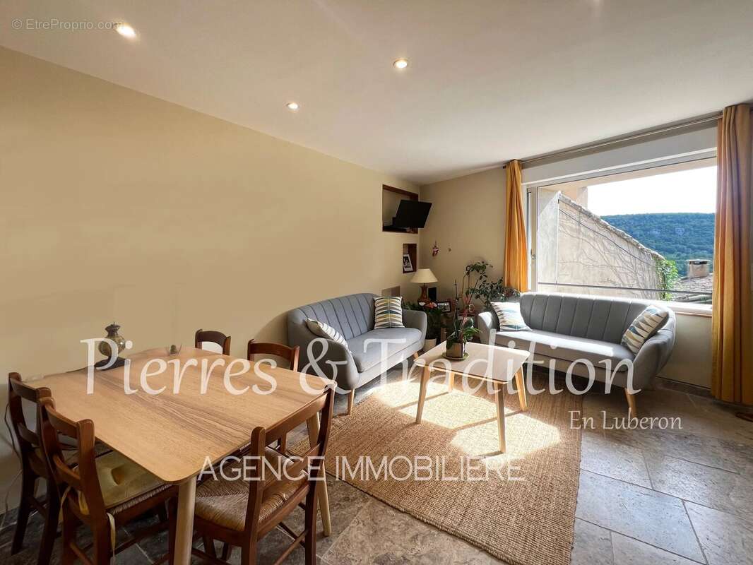 Saignon, maison de village entièrement rénovée avec 2 terrasses et vue - photo 5