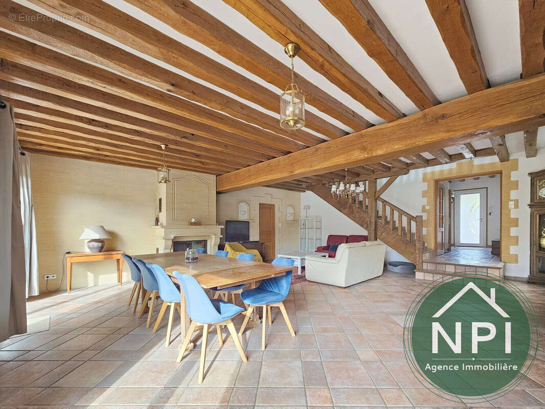 Maison à VAUX-LE-PENIL