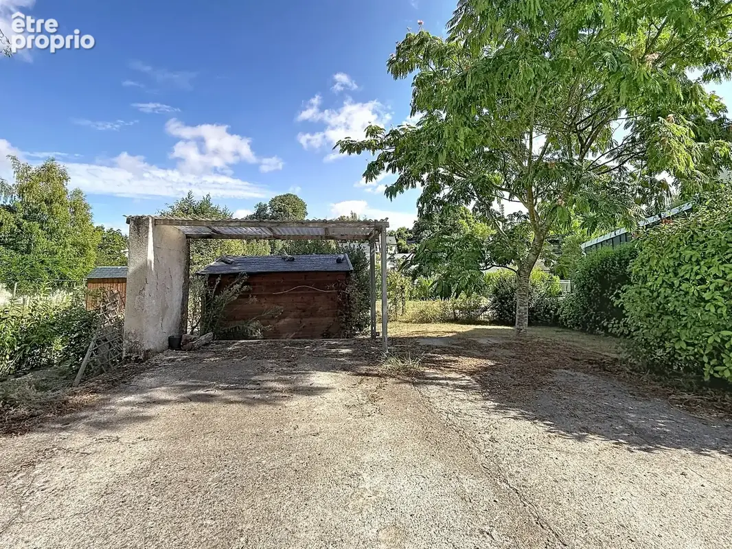 SAINT-ANTOINE-DU-ROCHER – Maison de caractère en tuffeau avec piscine - photo 18