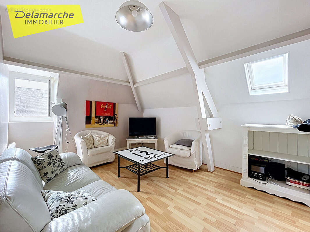 Immeuble historique - 2 appartements et 1 local commercial - Saint-Jean-le-Thomas (50530) - photo 9