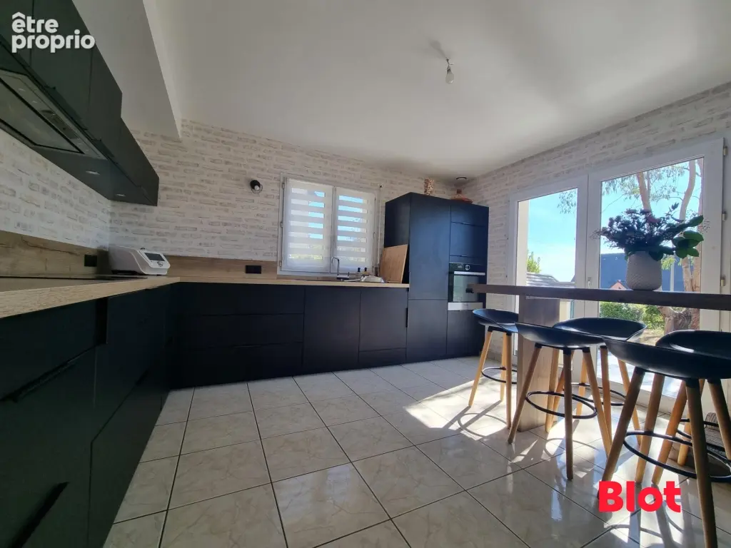 Maison 6 pièces 135 m² à vendre à Vezin-Le-Coquet (35132) - photo 5