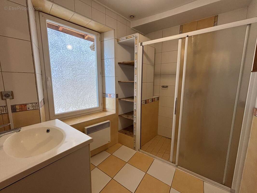 Maison 72 m² à Genissieux  - photo 8