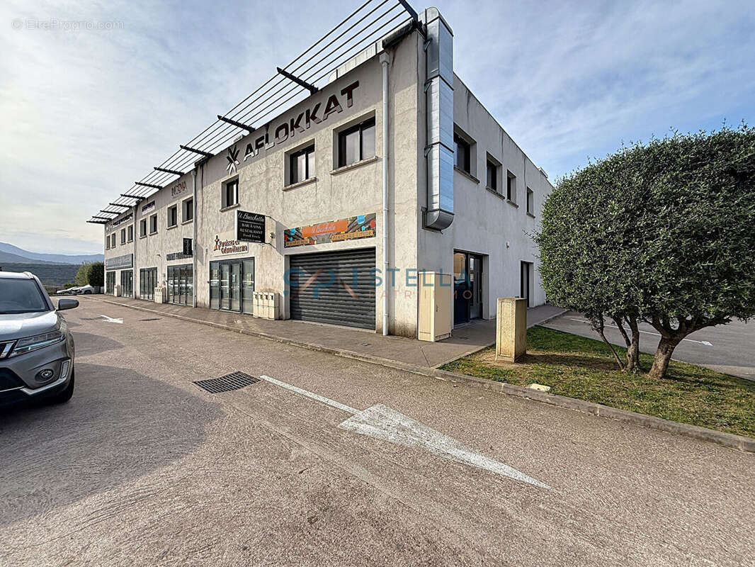 Commerce à SARROLA-CARCOPINO