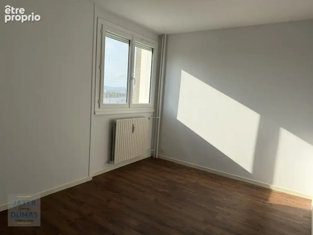 EN EXCLUSIVITÉ - CHALON-SUR-SAONE - Appartement T3 Lumineux Proche Centre - - photo 4