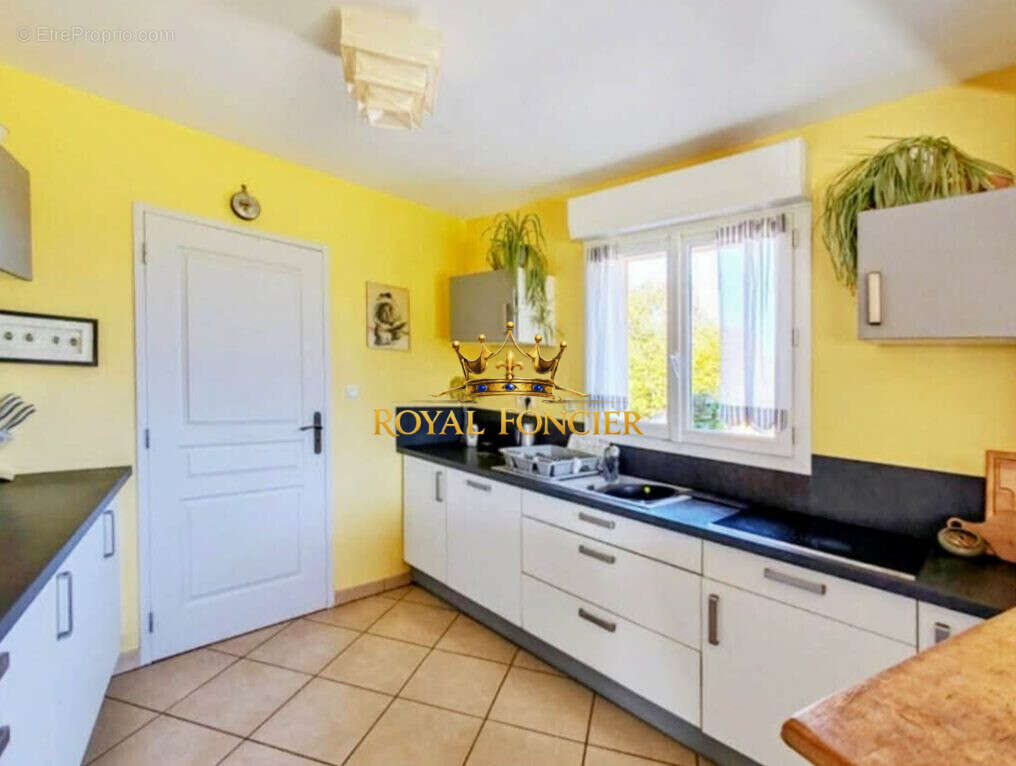 Maison 187 m² à Chatellerault  - photo 6