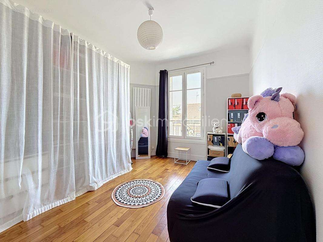 Appartement à LE MESNIL-LE-ROI
