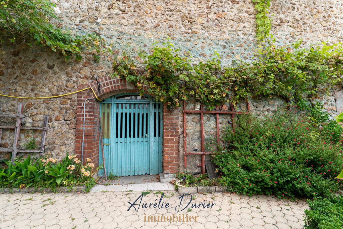 Maison à SAINT-ETIENNE-DE-CHIGNY