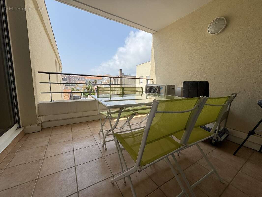 Sete - corniche deux pieces dernier etage terrasse et garage - photo 2