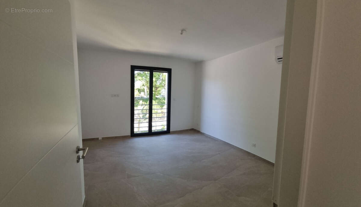 Maison à ROQUEBRUNE-SUR-ARGENS