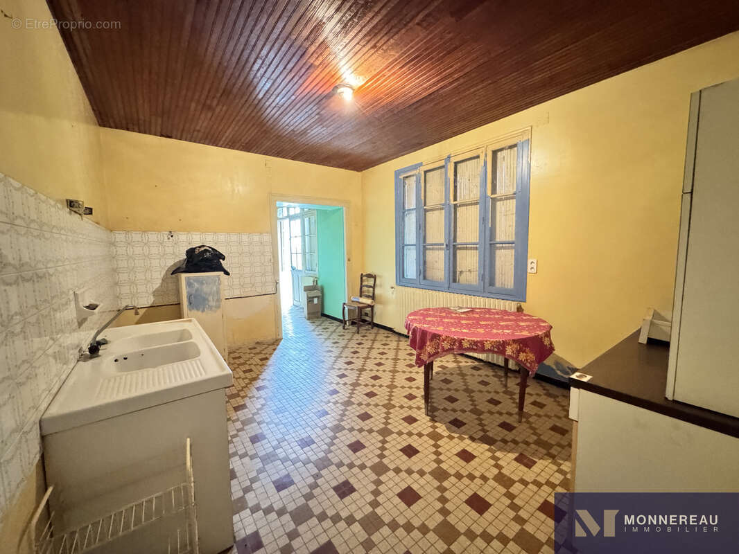Maison de caractere avec vaste dependances - photo 11