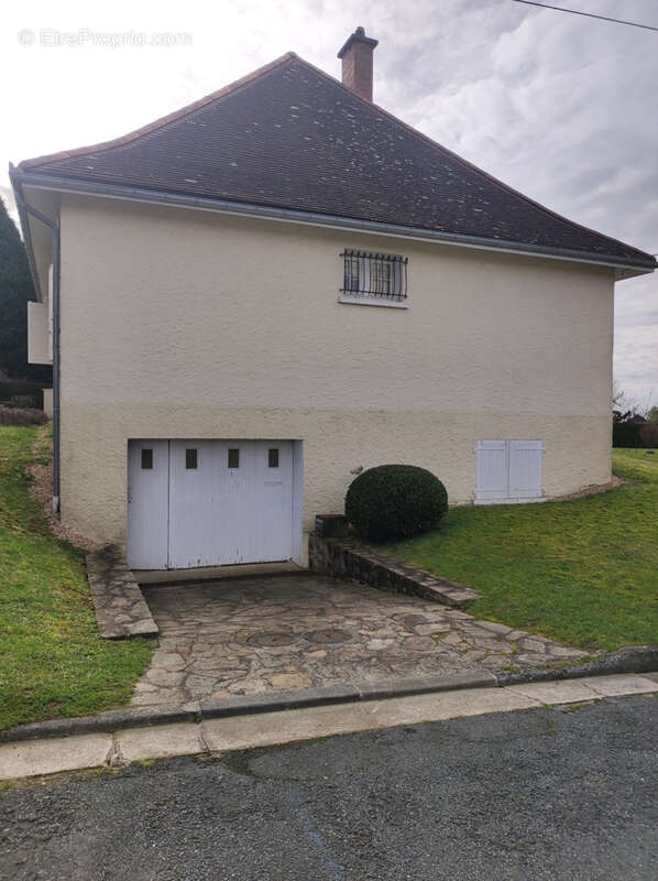 Maison à SAINT-YRIEIX-LA-PERCHE