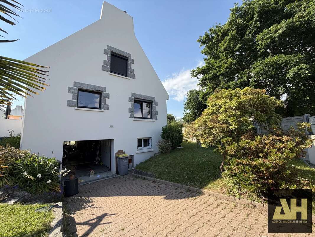 Maison à LE RELECQ-KERHUON