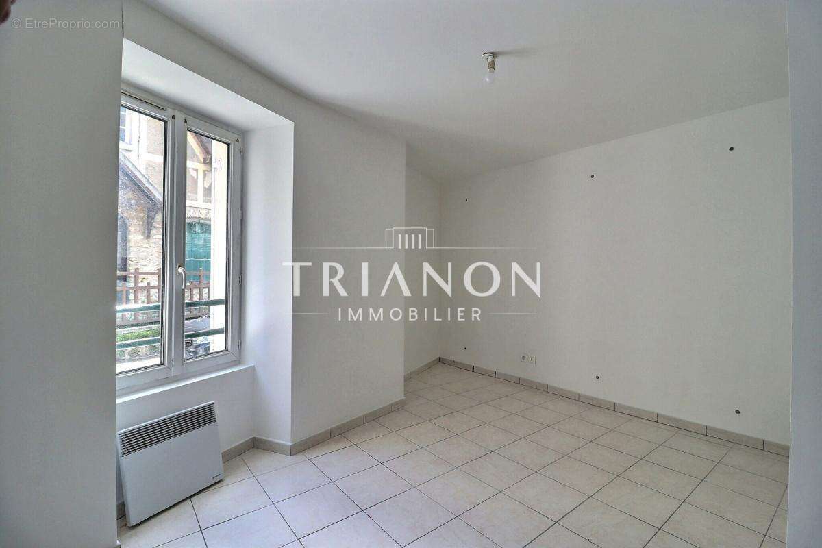 Bel appartement 3 pièces en plein cœur de ville avec parking et cave - photo 9