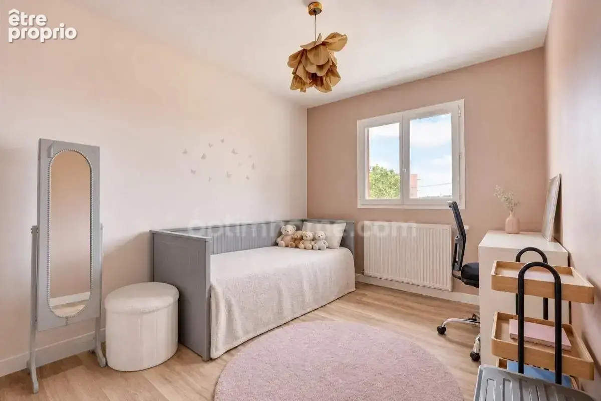 Maison à vendre à Pierre-Bénite (69600) – 136 m², 6 pièces, 4 chambres, piscine et jacuzzi - photo 10