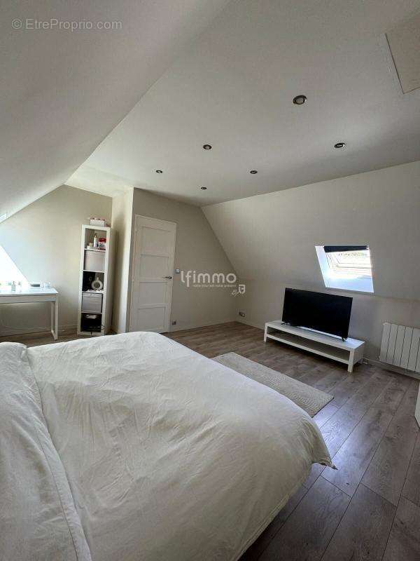 Maison à VAUX-LE-PENIL